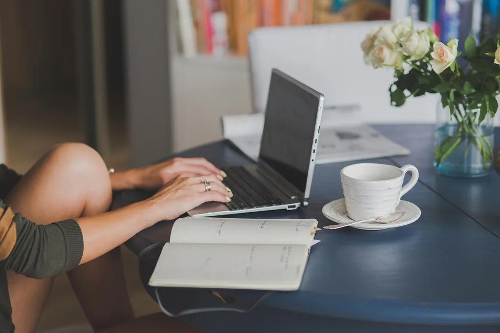 Online-Unterricht per Zoom am Laptop